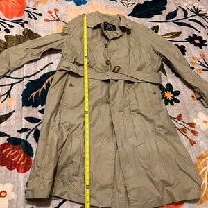 Burberry Classic Trench Coat in Khaki